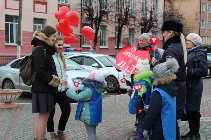 В Клинцах прошла акция «С любовью к ПДД!»
