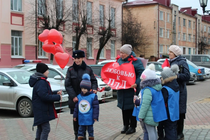 В Клинцах прошла акция «С любовью к ПДД!»