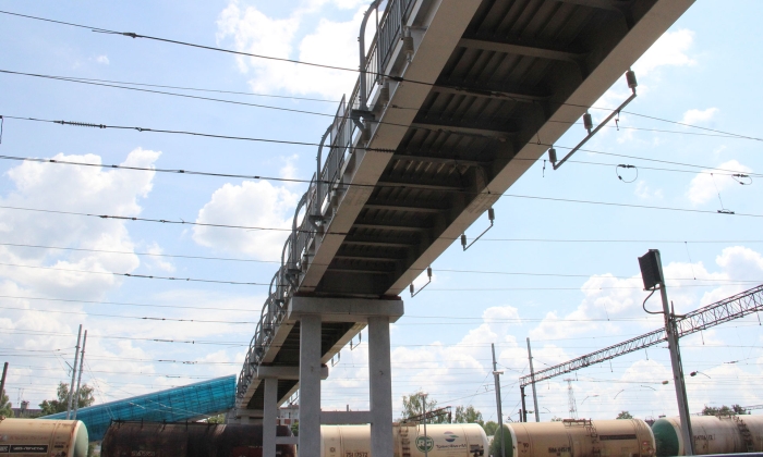 В Брянске на железнодорожной станции открыли новый пешеходный мост