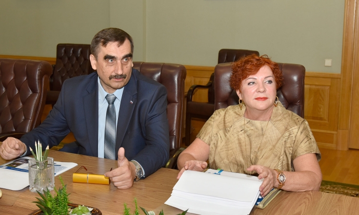 Состоялась встреча губернатора Брянской области с руководителем макрорегиона Центр Почты России