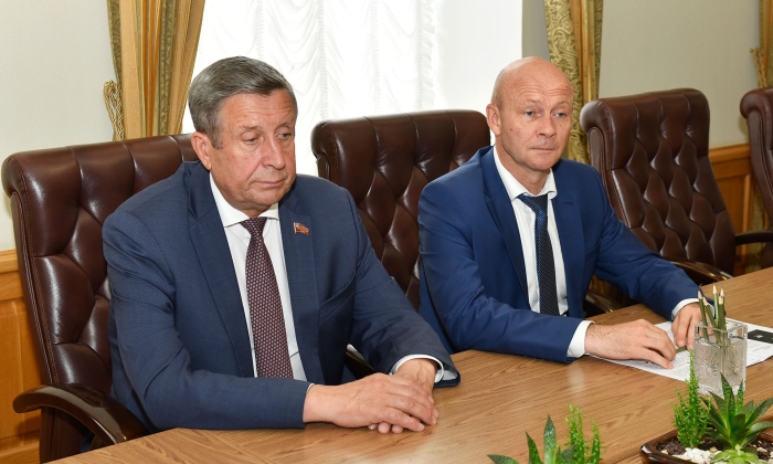 Губернатор Брянской области встретился с представителями театрального искусства
