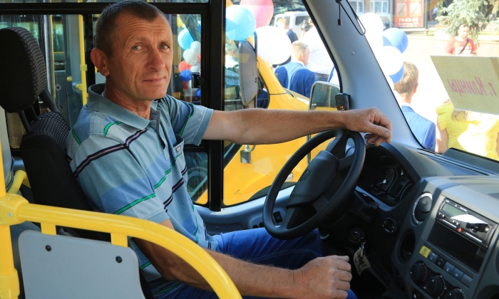 Клинцовская ДЮСШ «Луч» им В. Фридзона получила новый автобус