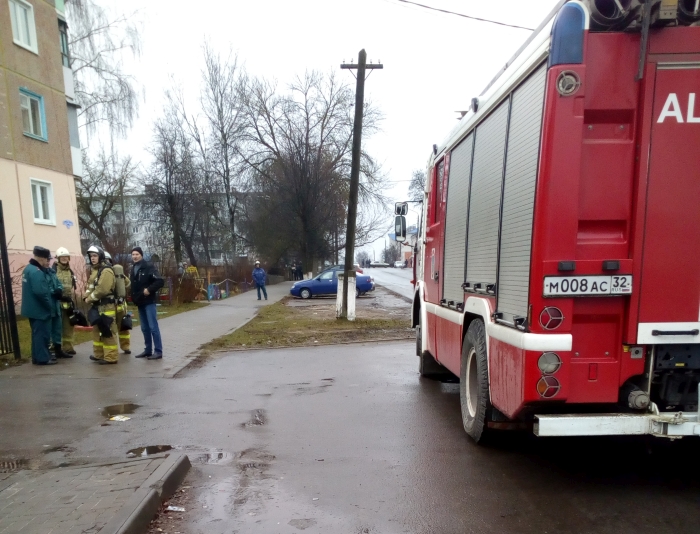 В центре Клинцов правоохранительными органами оцеплен жилой квартал
