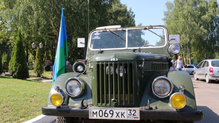 Раритетный советский джип является постоянным участником парадов и автопробегов в Клинцах