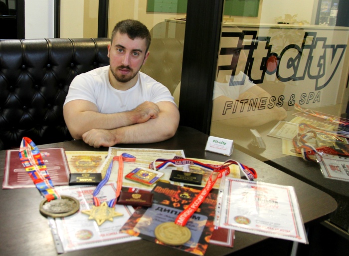 В Клинцах в фитнес-клубе Fit City работает чемпион мира по жиму лежа