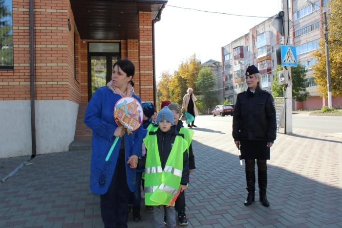 В Клинцах сотрудники Госавтоинспекции проводят уроки дорожной безопасности в дошкольных учреждениях