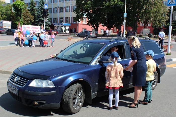 В Клинцах состоялась акция «Автокресло – детям»