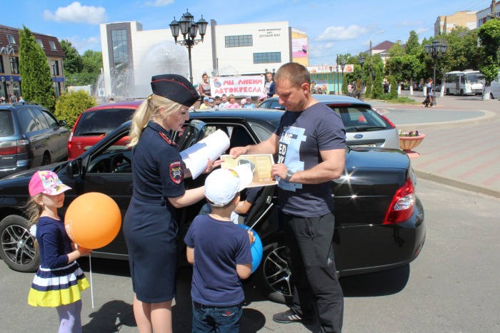 В Клинцах состоялась акция «Автокресло – детям»