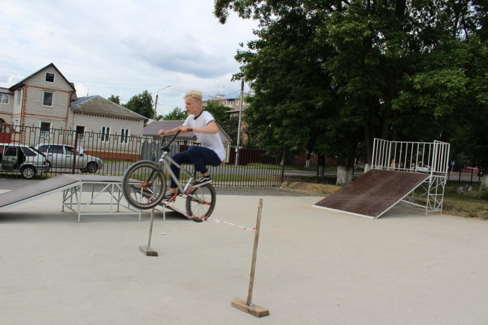 В Клинцах сотрудники ГИБДД провели для школьников уроки безопасного управления велосипедом 