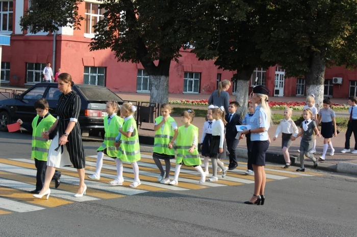 В Клинцах прошла акция «Шагающий автобус!»