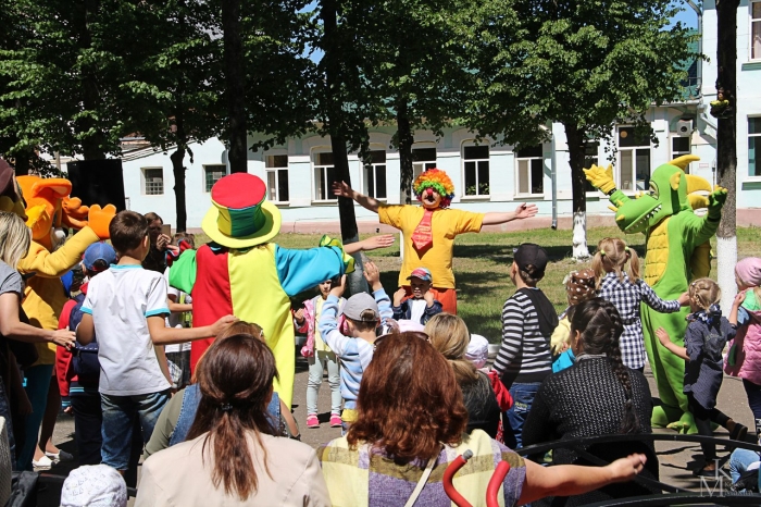 В Клинцах в горпарке им. Воровского проходит праздничная программа, посвященная Дню защиты детей
