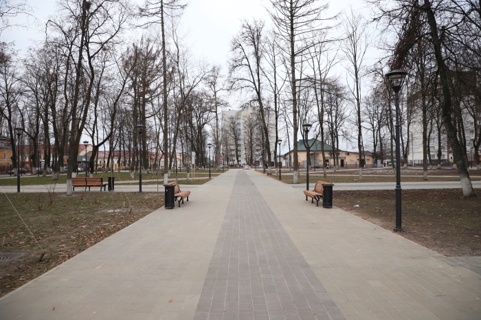 В Клинцах ведутся работы по благоустройству городского парка им. В.В. Воровского II этап.