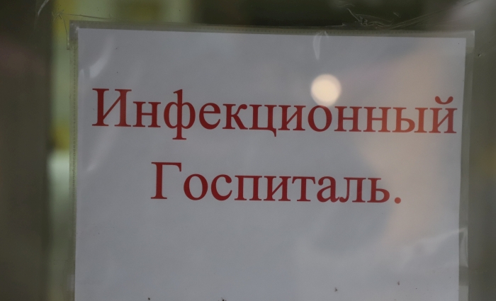 Спасибо врачам: В Клинцах депутаты Брянской областной Думы и руководители города поздравили медперсонал коронавирусного госпиталя с наступающим Новым годом