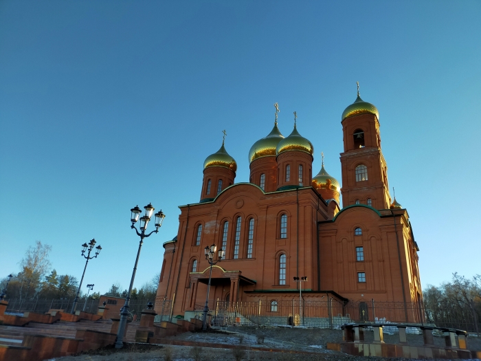 В Клинцах завершается благоустройство прилегающей территории к кафедральному собору