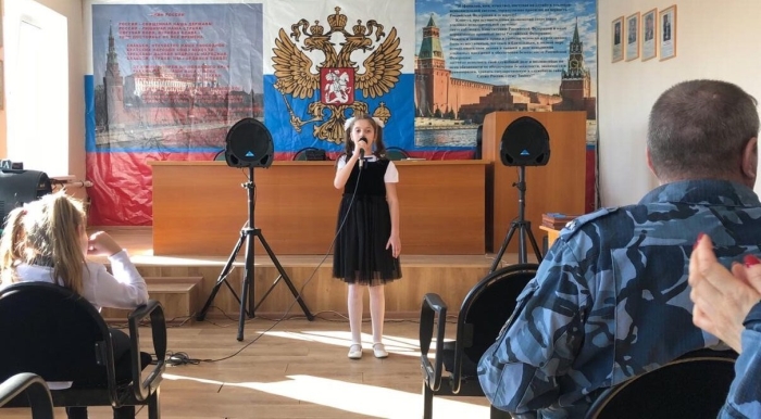Народная вокально студия «Светофор» поздравила сотрудников и ветеранов ИК-6 с Днём Защитника Отечества