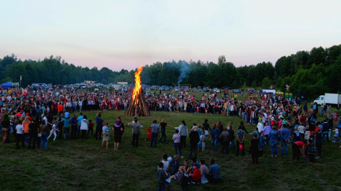 В ночь на Ивана Купала в селе Лопатни Клинцовского района состоялись народные гуляния по древнерусским обычаям