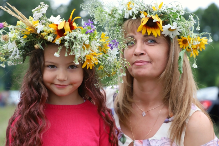 Ночь на Ивана Купала в Лопатнях: хороводы, гадания, венки, прыжки через костер