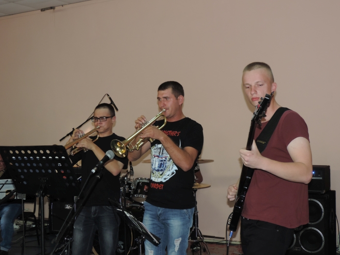 В Клинцах прошел концерт группы «Бабушкин ковёр»
