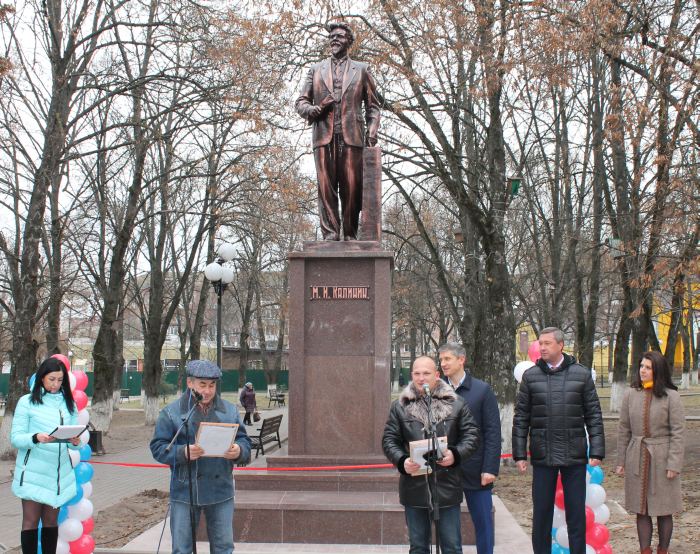 В Клинцах после реставрации открыли памятник М.И. Калинину