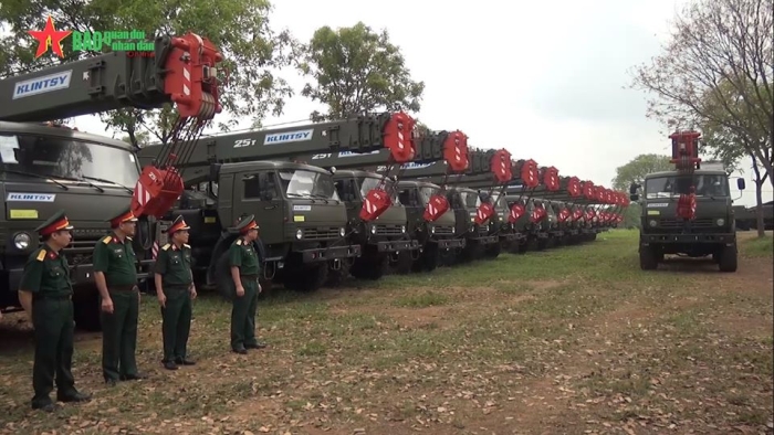 Инженерные подразделения Вьетнамской народной армии получили партию автокранов «Клинцы»