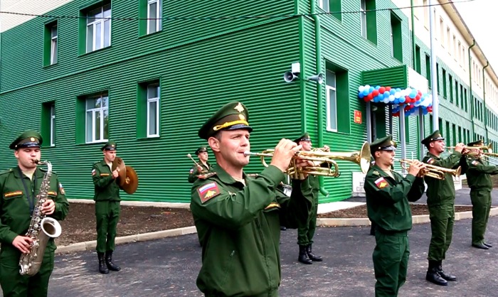 В городе Клинцы состоялась церемония открытия новых солдатских общежитий 
