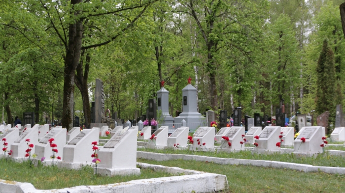 В Клинцах состоялась церемония возложение венков к памятникам и обелискам воинской славы