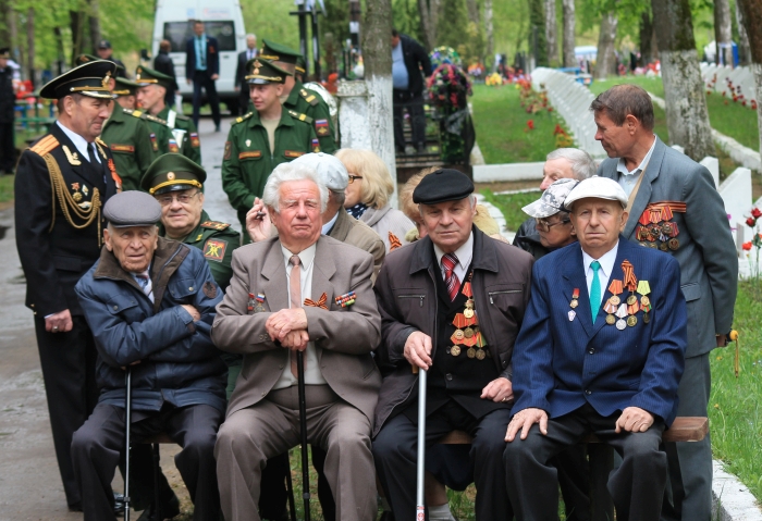 В Клинцах состоялась церемония возложение венков к памятникам и обелискам воинской славы