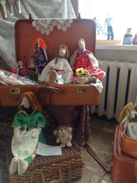 Выставка кукол (г. Клинцы) - «Кто в куклы не играл, тот счастья не знал»
