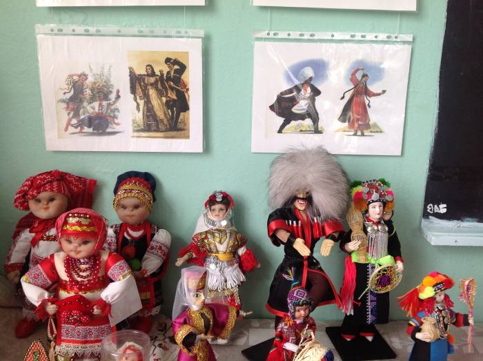 Выставка кукол (г. Клинцы) - «Кто в куклы не играл, тот счастья не знал»