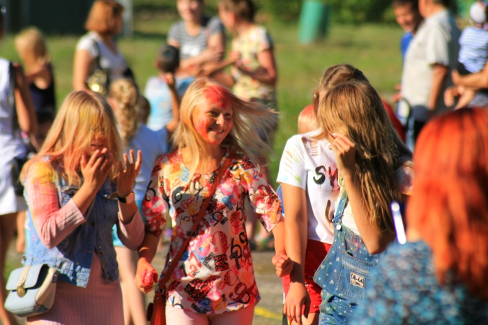 В Клинцах состоялся фестиваль красок (фоторепортаж)