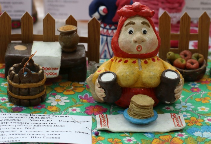 В городе Клинцы открылась II выставка «Кто в куклы не играл, тот счастья не знал»