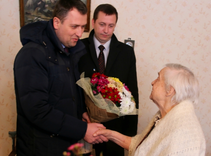 В Клинцах участница Сталинградской битвы принимает поздравления со 100-летним юбилеем