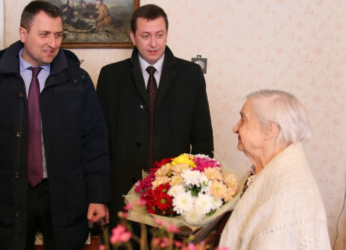 В Клинцах участница Сталинградской битвы принимает поздравления со 100-летним юбилеем