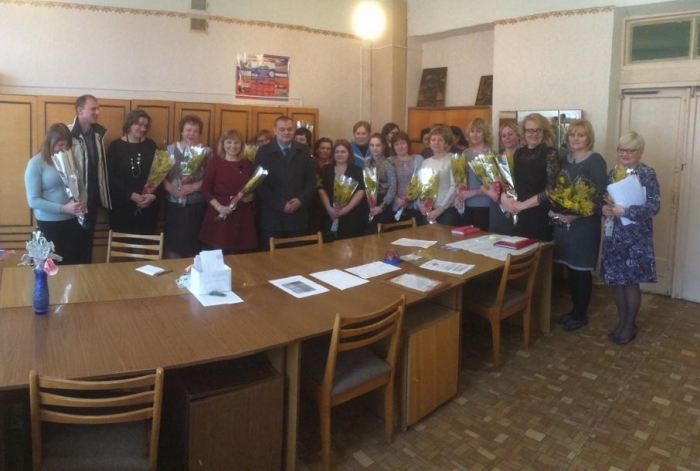 ВВ Клинцах активисты ЛДПР поздравили женщин с 8 марта