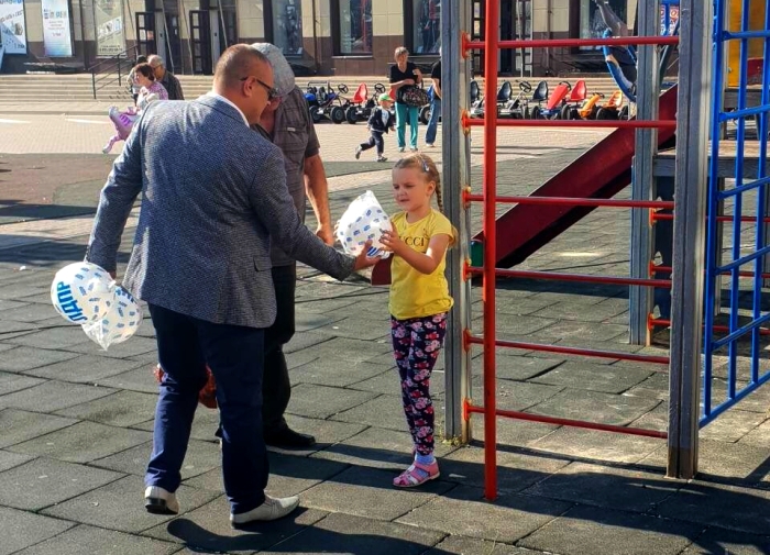 Представители ЛДПР с Днем города поздравили юных клинчан