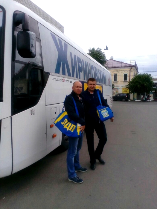 В Клинцы прибыл партийный автобус ЛДПР