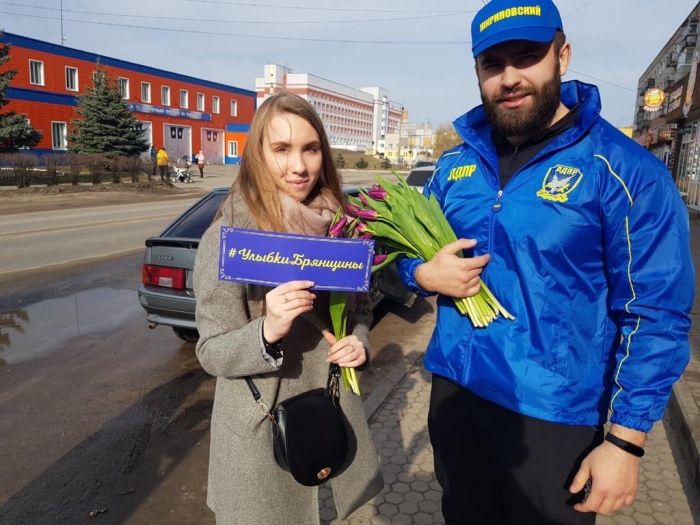 Жительницы города Клинцы и Клинцовского района получили цветочные поздравления от ЛДПР