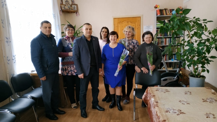 Жительницы города Клинцы и Клинцовского района получили цветочные поздравления от ЛДПР