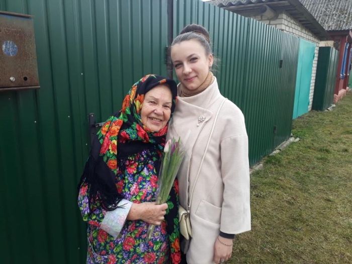 Жительницы города Клинцы и Клинцовского района получили цветочные поздравления от ЛДПР