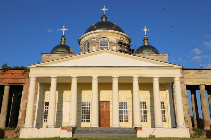 Внутренний туризм: Усадьба графа Завадовского и церковь Святой Екатерины в Ляличах