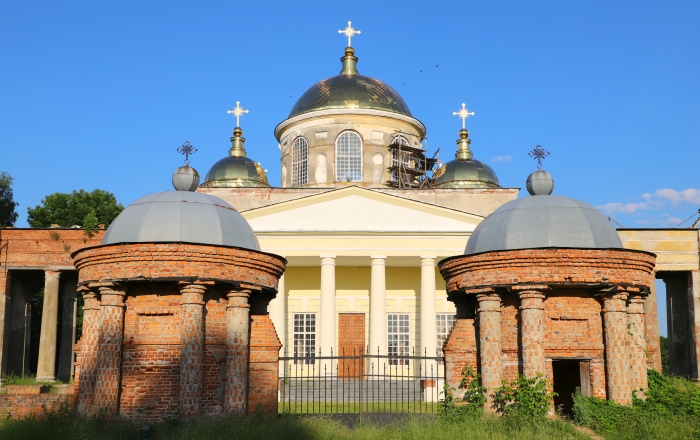 Внутренний туризм: Усадьба графа Завадовского и церковь Святой Екатерины в Ляличах