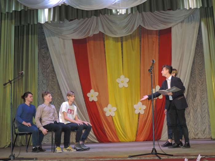 В Клинцах прошел молодежный капустник «Посвящение в студенты»