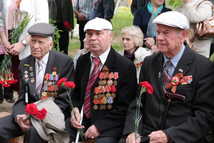 В Клинцах открыли мемориальную доску, посвященную жителям дома - фронтовикам Великой Отечественной войны