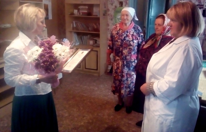 В Клинцовском районе медработники принимают поздравления с профессиональным праздником