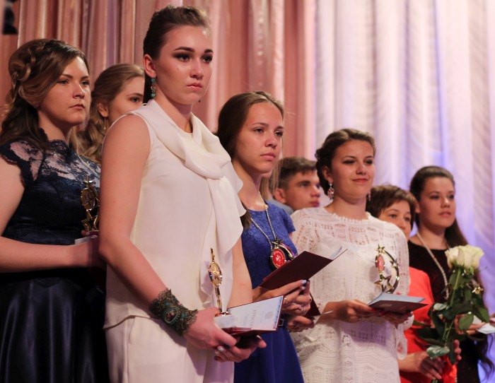 В городе Клинцы чествовали лучших выпускников школ