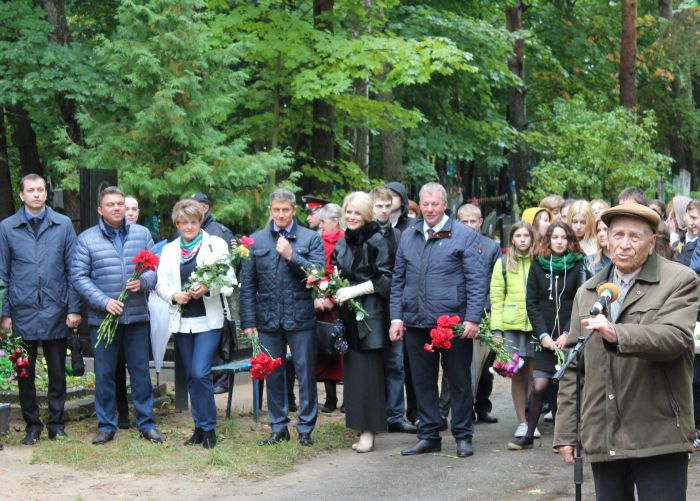 В Клинцах прошел митинг, посвящённый 73-й годовщине освобождения города от немецко-фашистских захватчиков