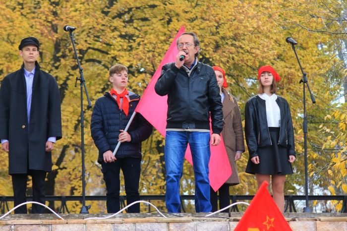 101-ю годовщину Великой Октябрьской социалистической революции отметили в Клинцах