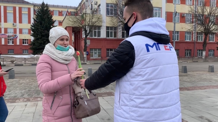 В Клинцах прошла акция #ВамЛюбимые, организованная «Молодой Гвардией»