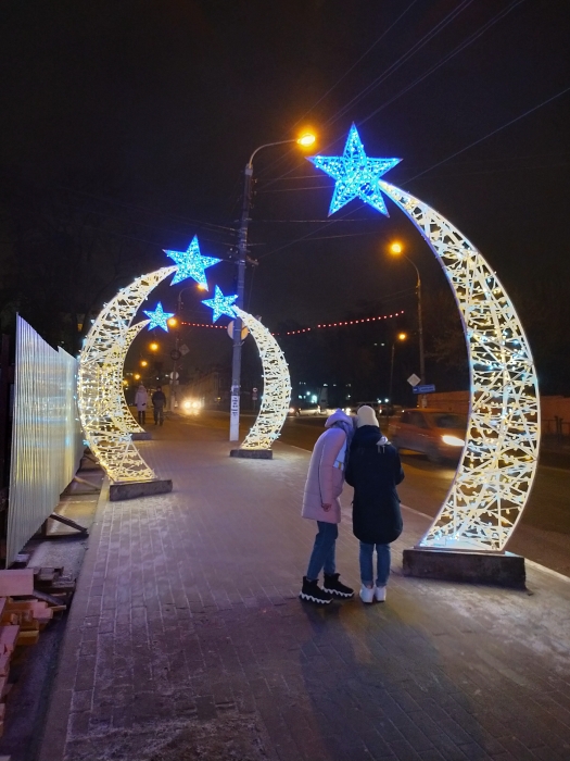 В Клинцах устанавливают новогодние инсталляции