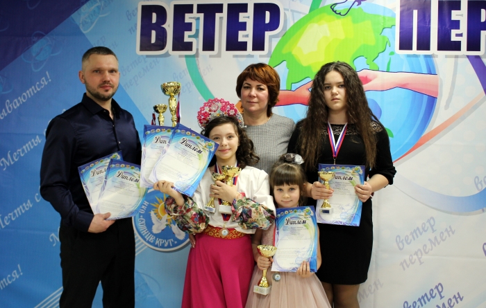 Воспитанница студии музыкально-эстетического развития «Восторг» выступила в музее Победы